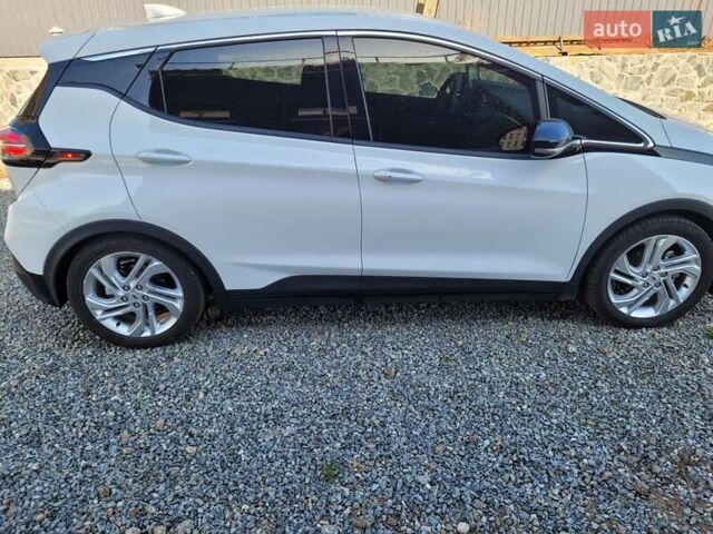 Белый Шевроле Bolt EV, объемом двигателя 0 л и пробегом 48 тыс. км за 20850 $, фото 7 на Automoto.ua