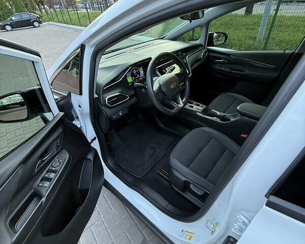 Белый Шевроле Bolt EV, объемом двигателя 0 л и пробегом 36 тыс. км за 20000 $, фото 6 на Automoto.ua
