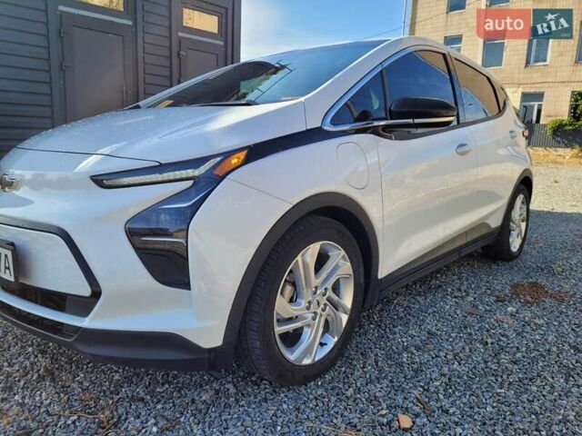 Белый Шевроле Bolt EV, объемом двигателя 0 л и пробегом 48 тыс. км за 20850 $, фото 2 на Automoto.ua