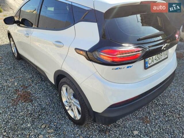 Белый Шевроле Bolt EV, объемом двигателя 0 л и пробегом 48 тыс. км за 20850 $, фото 4 на Automoto.ua