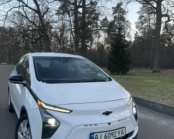Белый Шевроле Bolt EV, объемом двигателя 0 л и пробегом 30 тыс. км за 18300 $, фото 1 на Automoto.ua