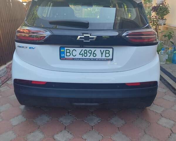 Белый Шевроле Bolt EV, объемом двигателя 0 л и пробегом 28 тыс. км за 17800 $, фото 3 на Automoto.ua