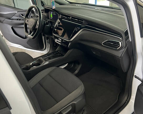 Белый Шевроле Bolt EV, объемом двигателя 0 л и пробегом 29 тыс. км за 17500 $, фото 10 на Automoto.ua