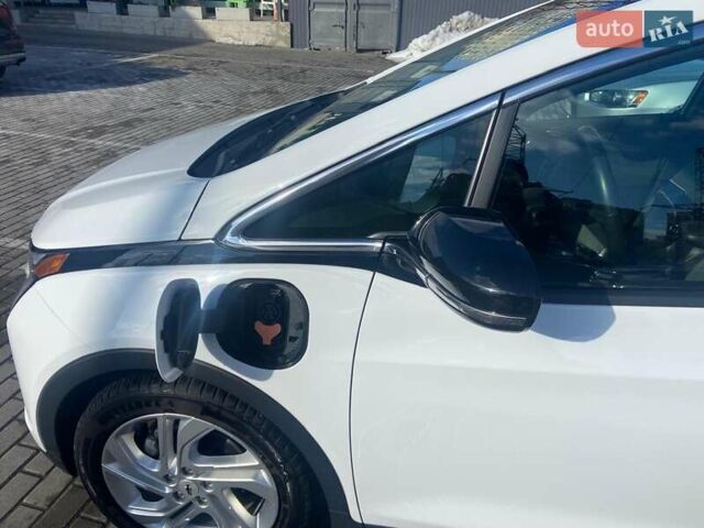 Белый Шевроле Bolt EV, объемом двигателя 0 л и пробегом 62 тыс. км за 17990 $, фото 11 на Automoto.ua