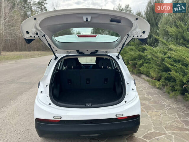 Белый Шевроле Bolt EV, объемом двигателя 0 л и пробегом 22 тыс. км за 17500 $, фото 8 на Automoto.ua