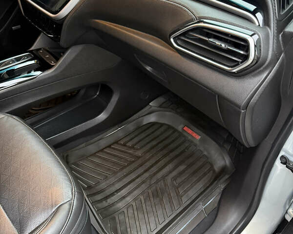 Белый Шевроле Bolt EV, объемом двигателя 0 л и пробегом 85 тыс. км за 17300 $, фото 25 на Automoto.ua