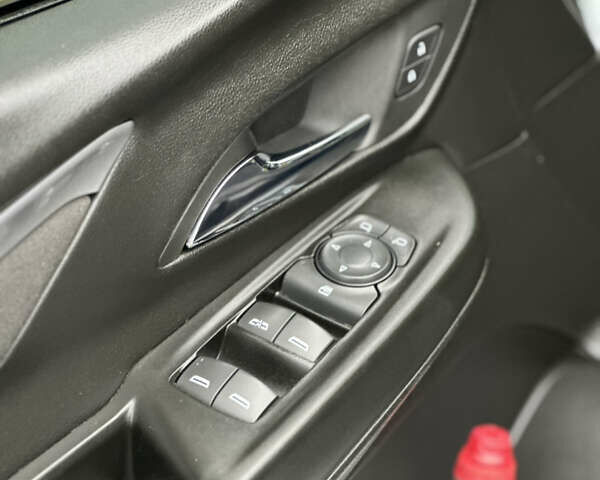 Белый Шевроле Bolt EV, объемом двигателя 0 л и пробегом 38 тыс. км за 18500 $, фото 39 на Automoto.ua