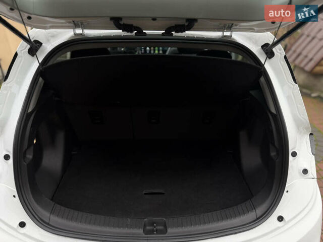 Белый Шевроле Bolt EV, объемом двигателя 0 л и пробегом 63 тыс. км за 16500 $, фото 26 на Automoto.ua