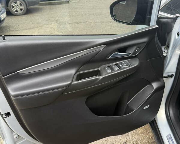 Белый Шевроле Bolt EV, объемом двигателя 0 л и пробегом 85 тыс. км за 17300 $, фото 21 на Automoto.ua