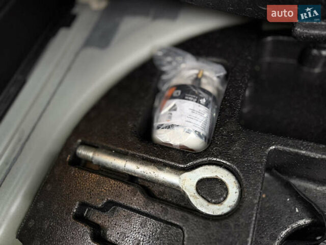 Белый Шевроле Bolt EV, объемом двигателя 0 л и пробегом 63 тыс. км за 16500 $, фото 27 на Automoto.ua