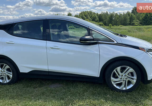 Белый Шевроле Bolt EV, объемом двигателя 0 л и пробегом 61 тыс. км за 14900 $, фото 3 на Automoto.ua