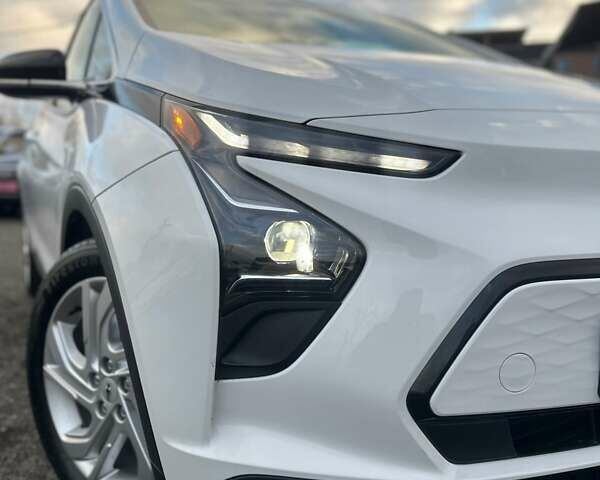 Белый Шевроле Bolt EV, объемом двигателя 0 л и пробегом 41 тыс. км за 16999 $, фото 2 на Automoto.ua