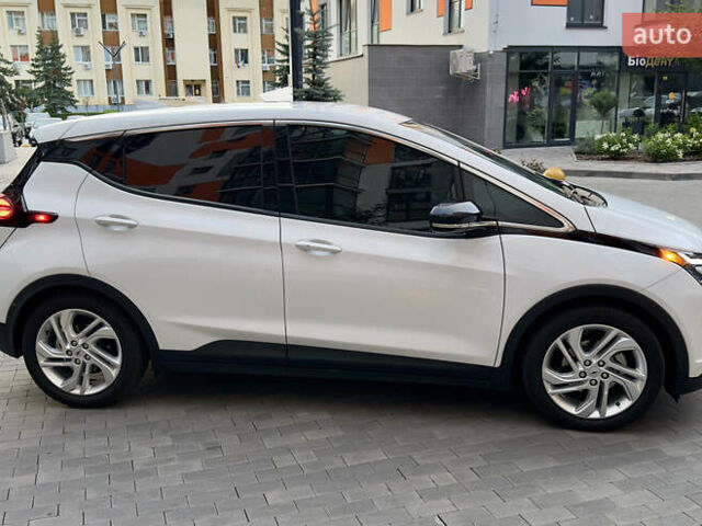 Белый Шевроле Bolt EV, объемом двигателя 0 л и пробегом 24 тыс. км за 18800 $, фото 4 на Automoto.ua