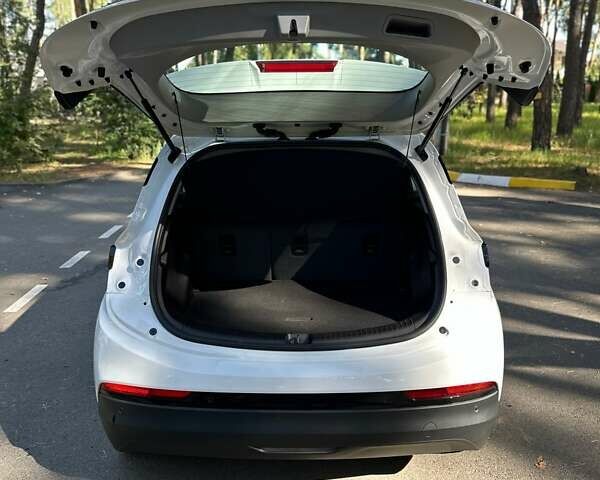 Білий Шевроле Bolt EV, об'ємом двигуна 0 л та пробігом 41 тис. км за 18600 $, фото 12 на Automoto.ua