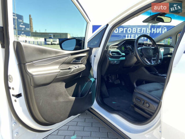 Белый Шевроле Bolt EV, объемом двигателя 0 л и пробегом 51 тыс. км за 17300 $, фото 8 на Automoto.ua