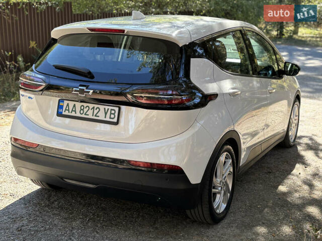 Белый Шевроле Bolt EV, объемом двигателя 0 л и пробегом 63 тыс. км за 16900 $, фото 6 на Automoto.ua