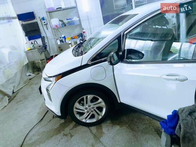Белый Шевроле Bolt EV, объемом двигателя 0 л и пробегом 82 тыс. км за 17500 $, фото 11 на Automoto.ua