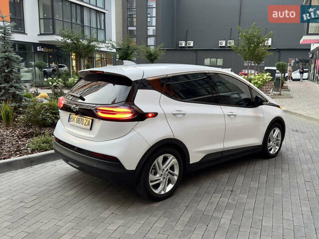 Белый Шевроле Bolt EV, объемом двигателя 0 л и пробегом 24 тыс. км за 18800 $, фото 5 на Automoto.ua