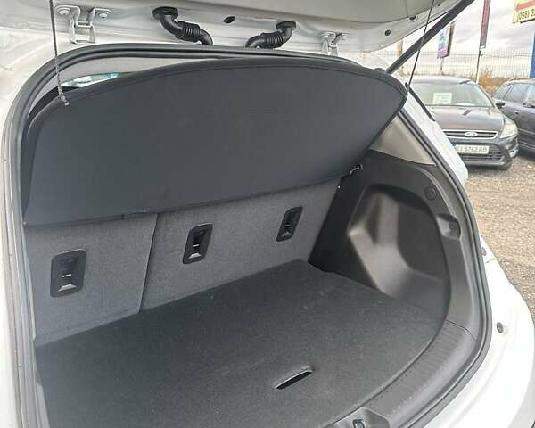 Белый Шевроле Bolt EV, объемом двигателя 0 л и пробегом 41 тыс. км за 16999 $, фото 15 на Automoto.ua