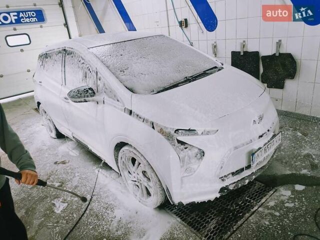 Белый Шевроле Bolt EV, объемом двигателя 0 л и пробегом 82 тыс. км за 17500 $, фото 18 на Automoto.ua