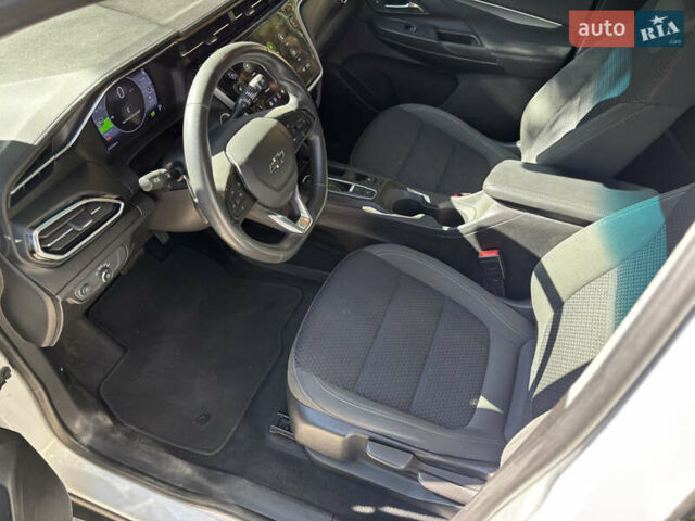 Белый Шевроле Bolt EV, объемом двигателя 0 л и пробегом 63 тыс. км за 16900 $, фото 10 на Automoto.ua
