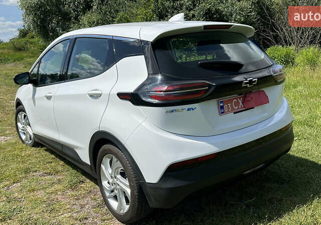 Белый Шевроле Bolt EV, объемом двигателя 0 л и пробегом 61 тыс. км за 14900 $, фото 6 на Automoto.ua