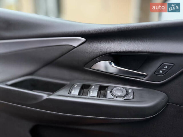 Белый Шевроле Bolt EV, объемом двигателя 0 л и пробегом 63 тыс. км за 16500 $, фото 25 на Automoto.ua