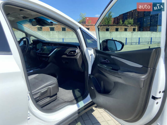 Белый Шевроле Bolt EV, объемом двигателя 0 л и пробегом 51 тыс. км за 17300 $, фото 15 на Automoto.ua
