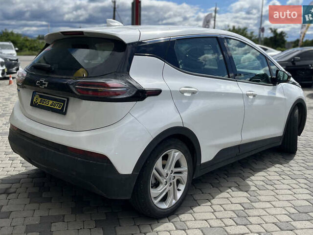 Белый Шевроле Bolt EV, объемом двигателя 0 л и пробегом 34 тыс. км за 18999 $, фото 6 на Automoto.ua