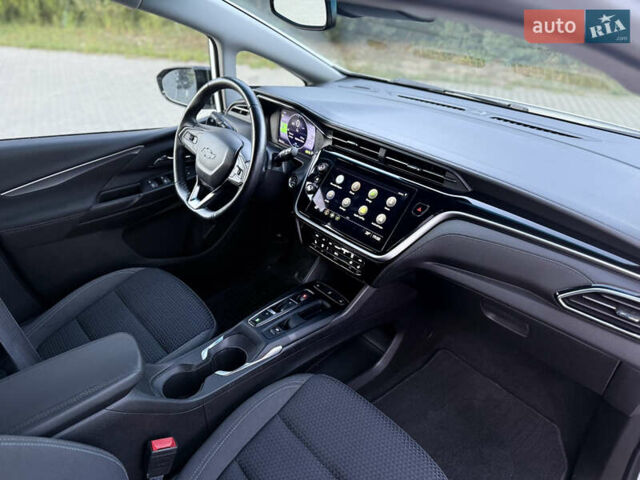 Белый Шевроле Bolt EV, объемом двигателя 0 л и пробегом 59 тыс. км за 17000 $, фото 17 на Automoto.ua