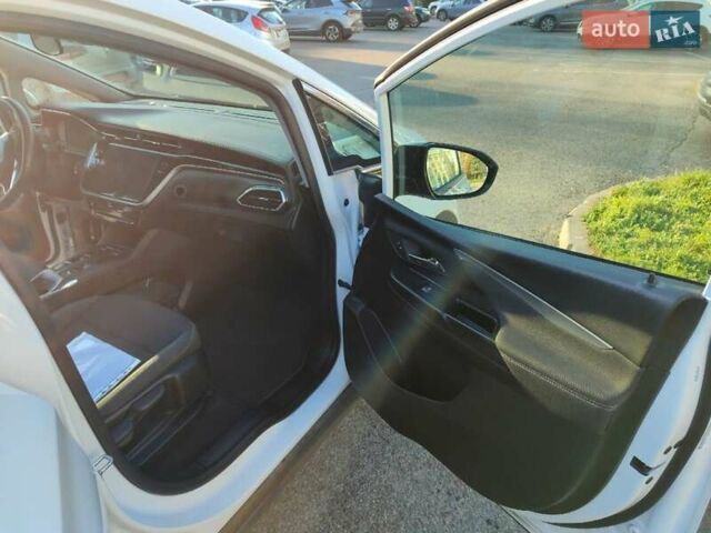 Белый Шевроле Bolt EV, объемом двигателя 0 л и пробегом 15 тыс. км за 18899 $, фото 30 на Automoto.ua