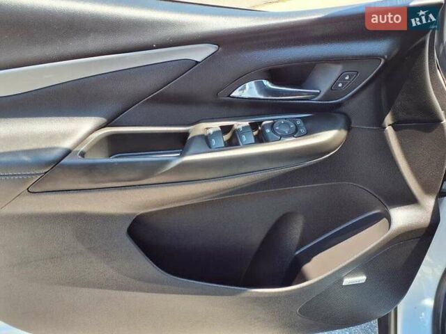 Белый Шевроле Bolt EV, объемом двигателя 0 л и пробегом 43 тыс. км за 5300 $, фото 21 на Automoto.ua