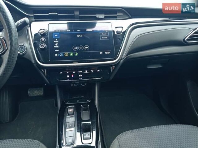 Белый Шевроле Bolt EV, объемом двигателя 0 л и пробегом 66 тыс. км за 18700 $, фото 19 на Automoto.ua