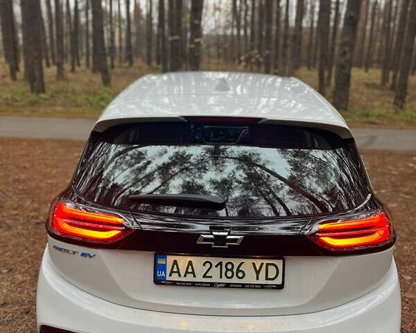 Белый Шевроле Bolt EV, объемом двигателя 0 л и пробегом 16 тыс. км за 18500 $, фото 4 на Automoto.ua