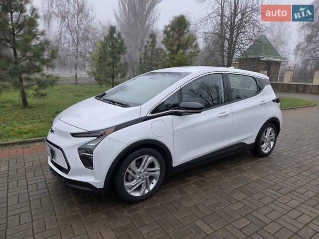 Белый Шевроле Bolt EV, объемом двигателя 0 л и пробегом 59 тыс. км за 17300 $, фото 4 на Automoto.ua