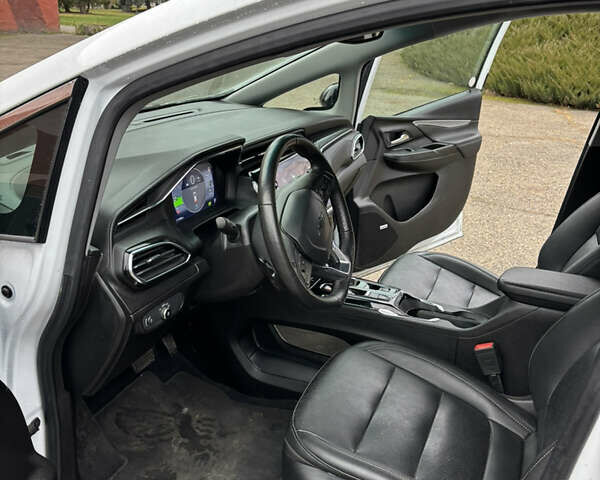 Белый Шевроле Bolt EV, объемом двигателя 0 л и пробегом 37 тыс. км за 18950 $, фото 26 на Automoto.ua