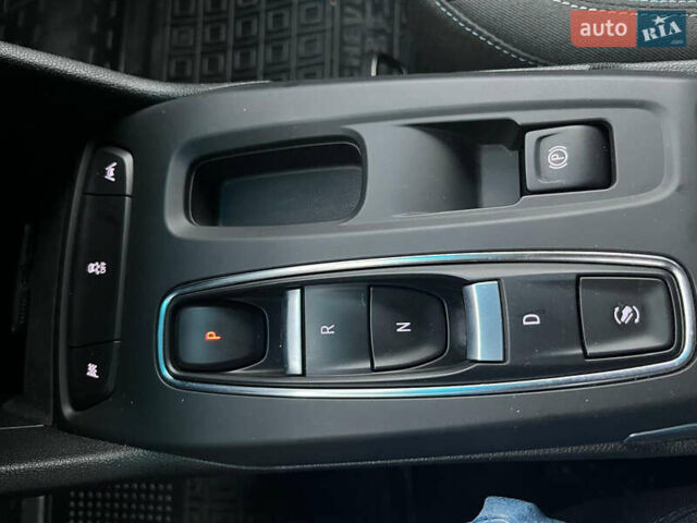 Белый Шевроле Bolt EV, объемом двигателя 0 л и пробегом 16 тыс. км за 18500 $, фото 20 на Automoto.ua