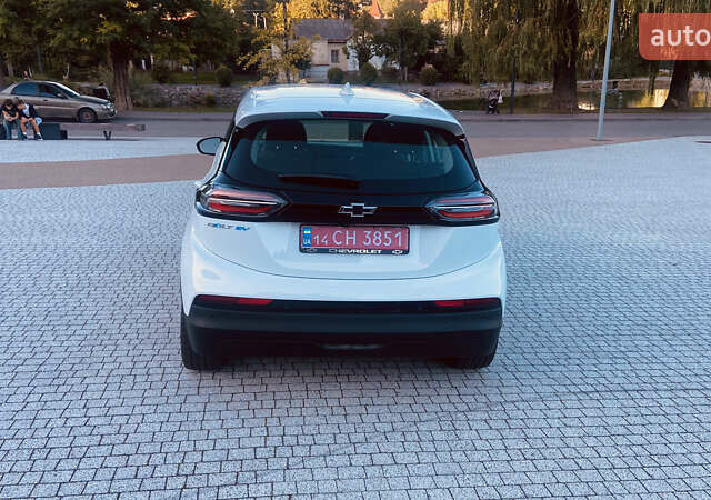 Белый Шевроле Bolt EV, объемом двигателя 0 л и пробегом 36 тыс. км за 17300 $, фото 4 на Automoto.ua