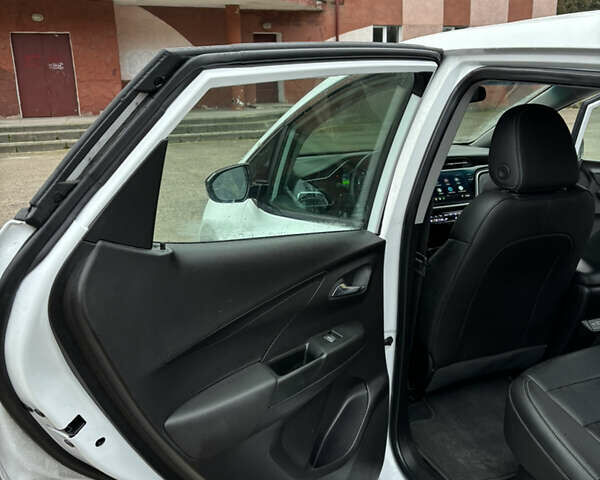 Белый Шевроле Bolt EV, объемом двигателя 0 л и пробегом 37 тыс. км за 18950 $, фото 25 на Automoto.ua