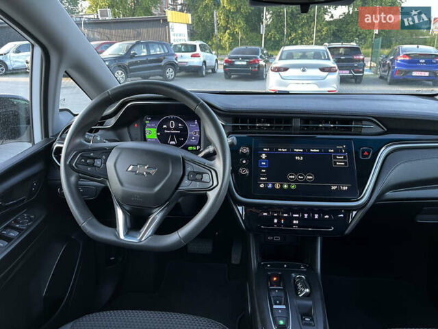 Белый Шевроле Bolt EV, объемом двигателя 0 л и пробегом 24 тыс. км за 17950 $, фото 24 на Automoto.ua