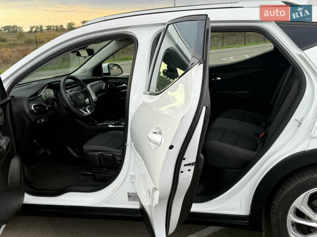 Белый Шевроле Bolt EV, объемом двигателя 0 л и пробегом 40 тыс. км за 17500 $, фото 10 на Automoto.ua