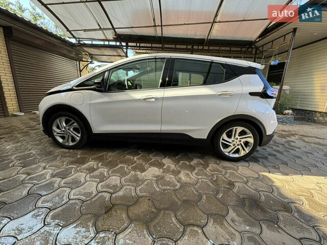 Белый Шевроле Bolt EV, объемом двигателя 0 л и пробегом 25 тыс. км за 22500 $, фото 2 на Automoto.ua