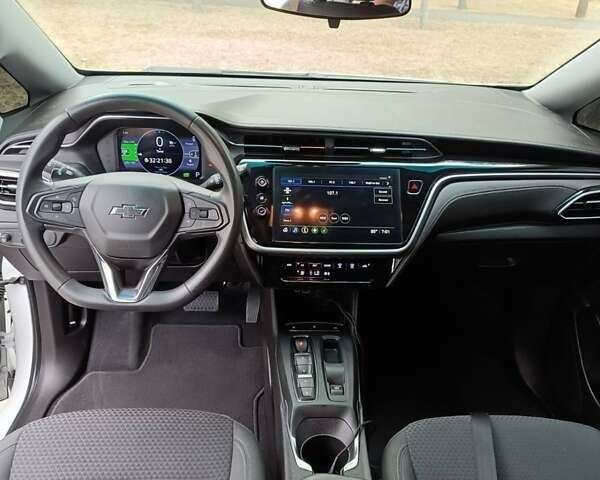 Белый Шевроле Bolt EV, объемом двигателя 0 л и пробегом 18 тыс. км за 17300 $, фото 8 на Automoto.ua