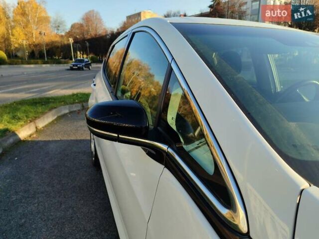 Белый Шевроле Bolt EV, объемом двигателя 0 л и пробегом 15 тыс. км за 18899 $, фото 1 на Automoto.ua