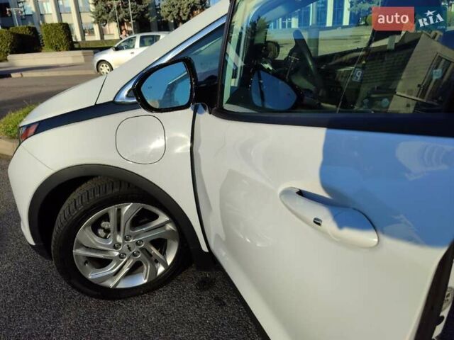 Белый Шевроле Bolt EV, объемом двигателя 0 л и пробегом 15 тыс. км за 18899 $, фото 14 на Automoto.ua