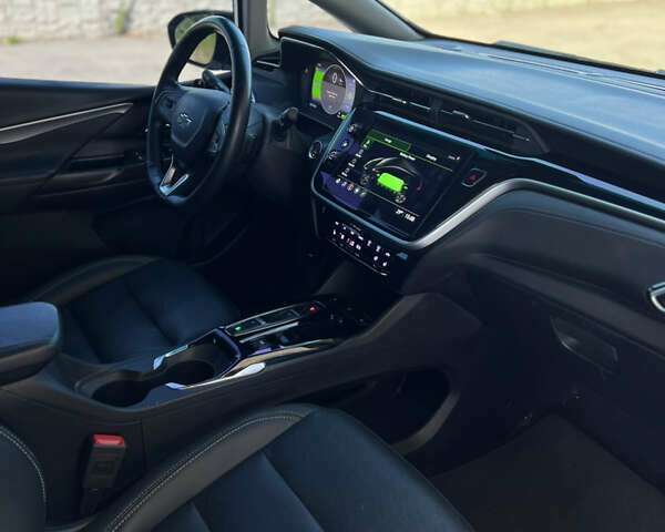 Белый Шевроле Bolt EV, объемом двигателя 0 л и пробегом 27 тыс. км за 18900 $, фото 16 на Automoto.ua