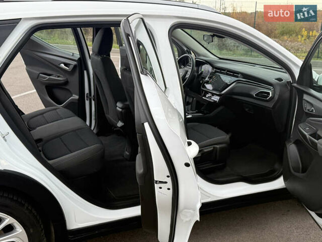 Белый Шевроле Bolt EV, объемом двигателя 0 л и пробегом 40 тыс. км за 17500 $, фото 8 на Automoto.ua