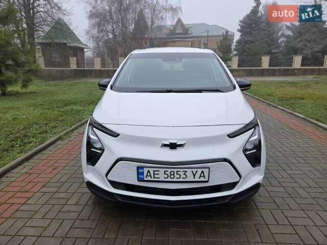 Белый Шевроле Bolt EV, объемом двигателя 0 л и пробегом 59 тыс. км за 17300 $, фото 2 на Automoto.ua