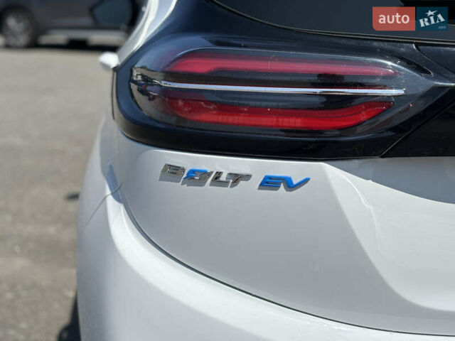 Белый Шевроле Bolt EV, объемом двигателя 0 л и пробегом 29 тыс. км за 19500 $, фото 6 на Automoto.ua