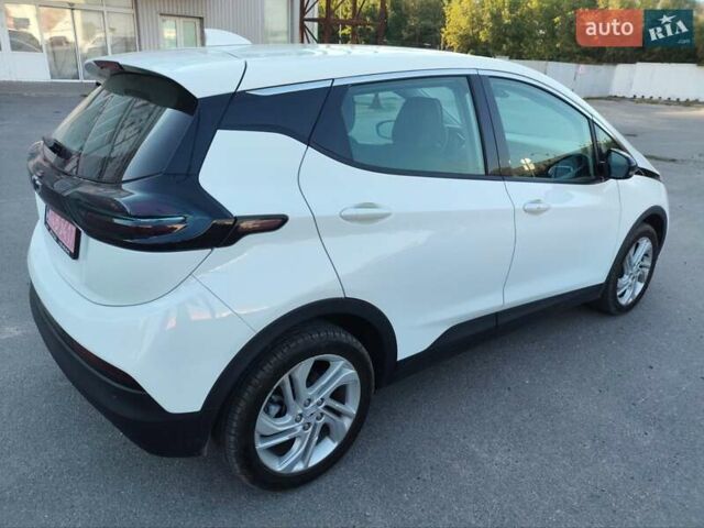 Белый Шевроле Bolt EV, объемом двигателя 0 л и пробегом 50 тыс. км за 17990 $, фото 3 на Automoto.ua
